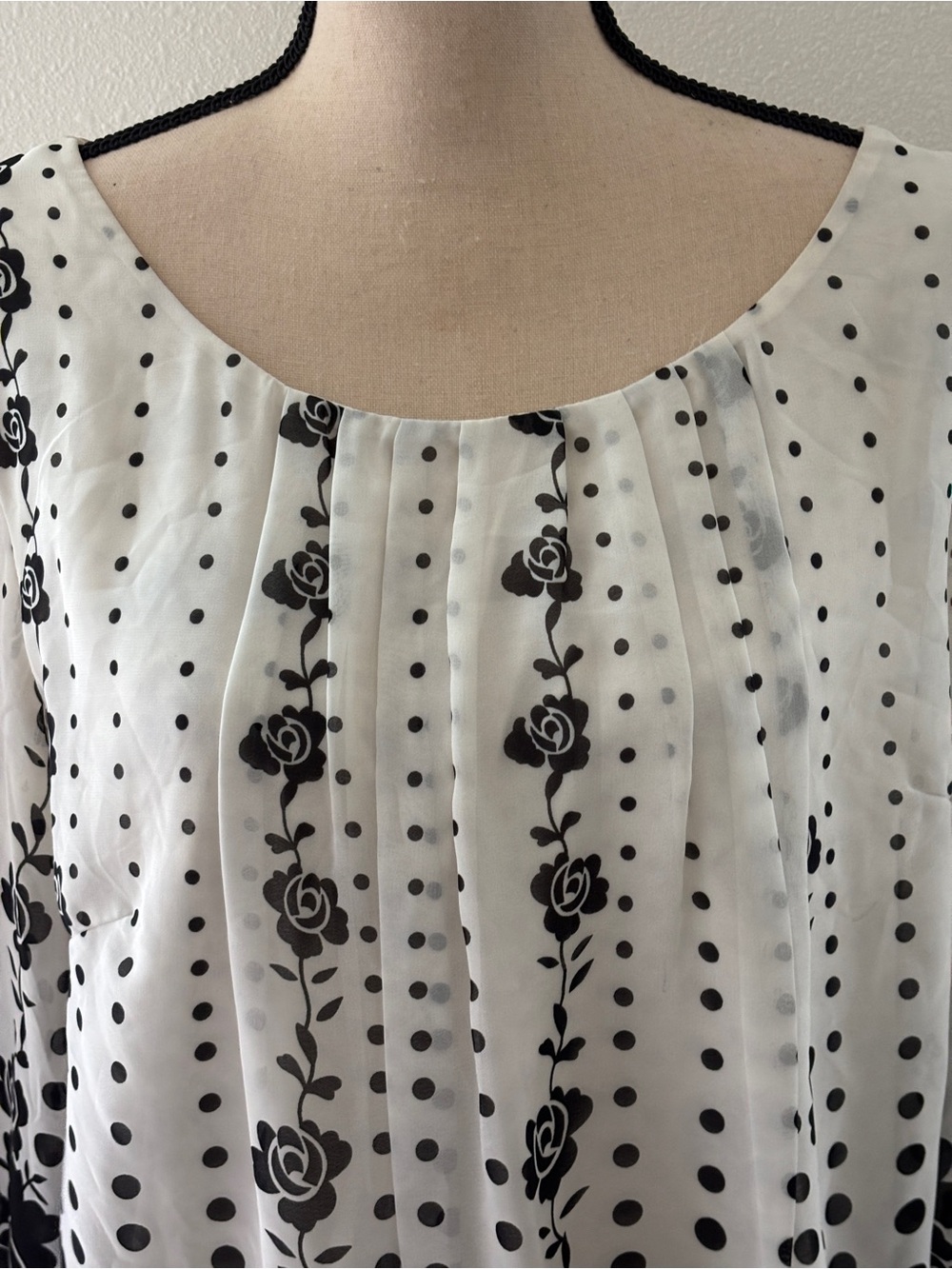 Sara Michelle Black & White Floral Dot Scoop-Neck Blouse - Picture 4 of 6